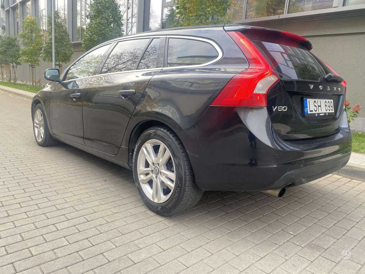 Volvo V60 2011 — rear view
