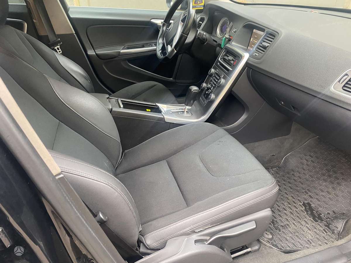 Volvo V60 2011 — photo 20
