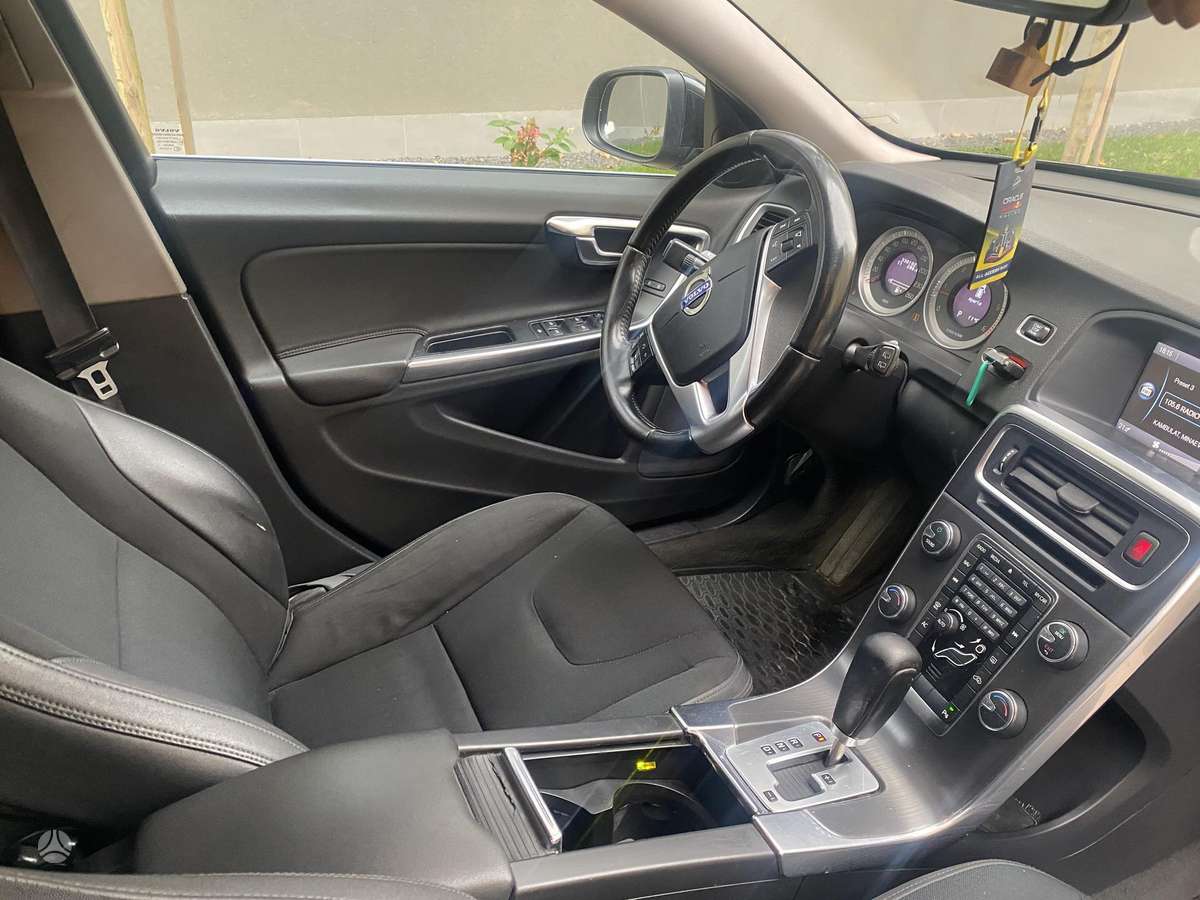 Volvo V60 2011 — photo 21