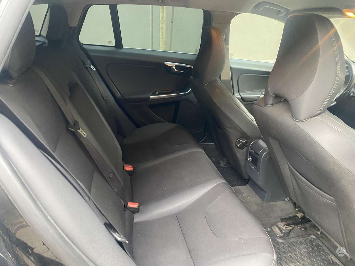Volvo V60 2011 — photo 22