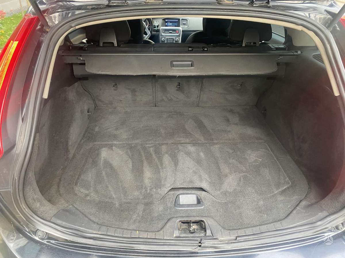 Volvo V60 2011 — photo 24