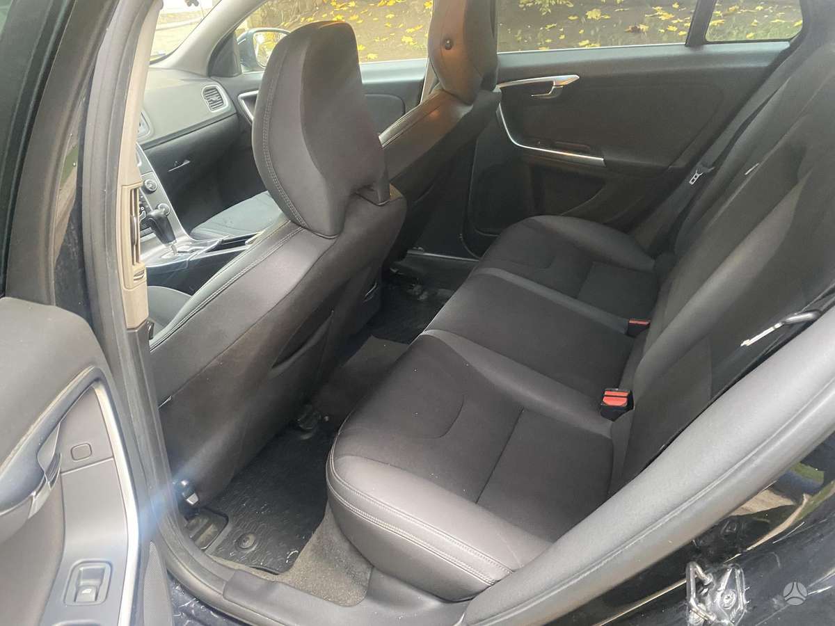 Volvo V60 2011 — photo 26