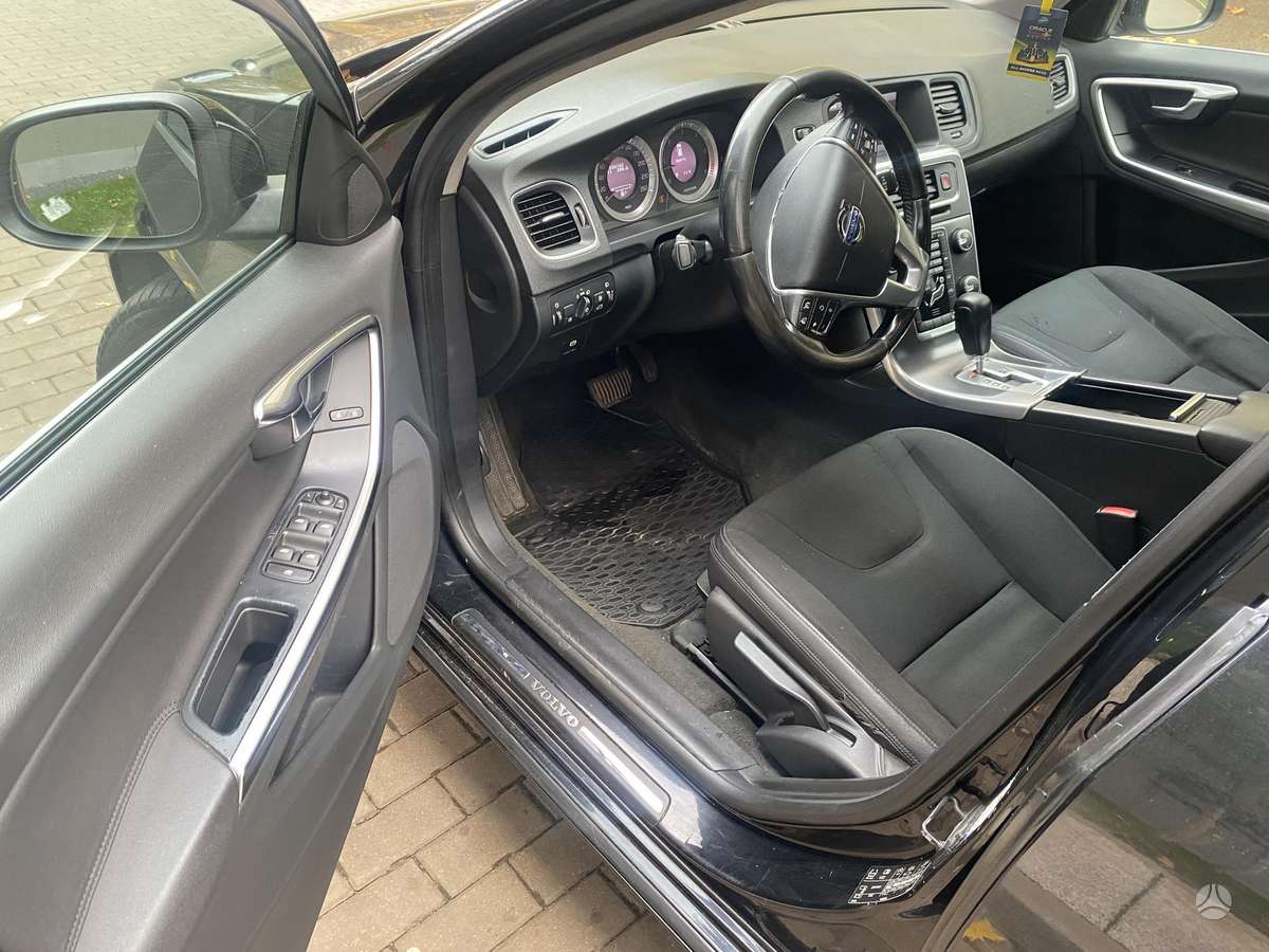Volvo V60 2011 — photo 28