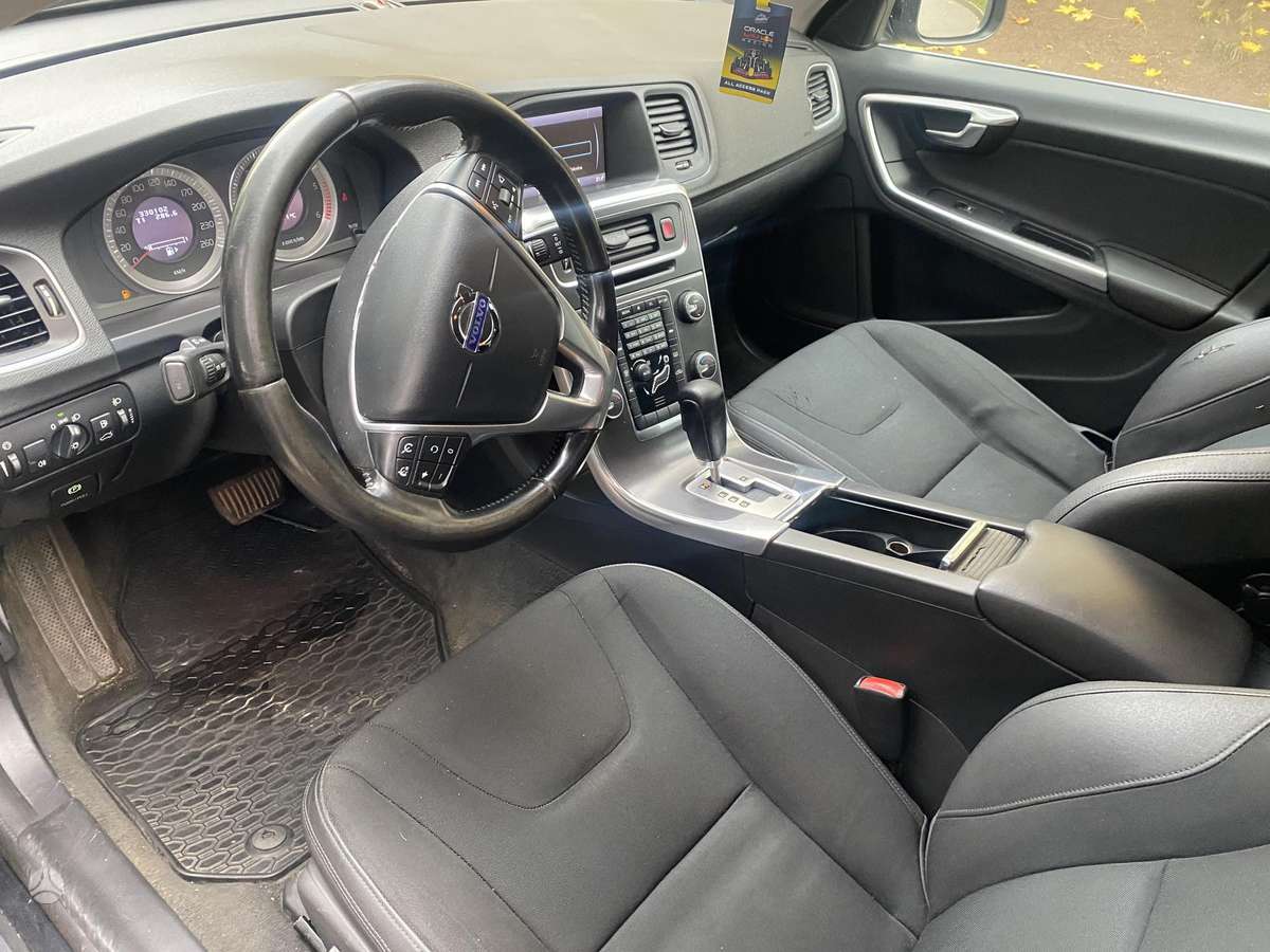 Volvo V60 2011 — photo 29