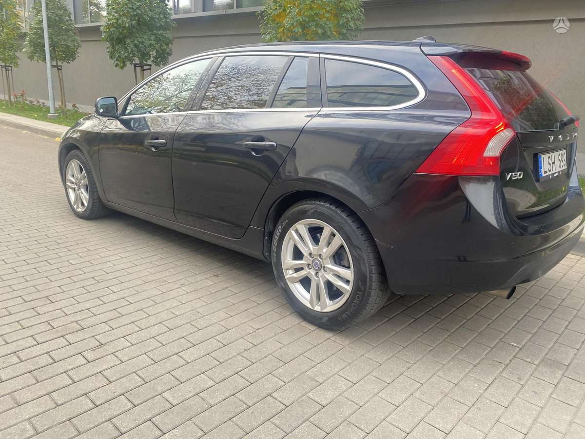 Volvo V60 2011 — interior