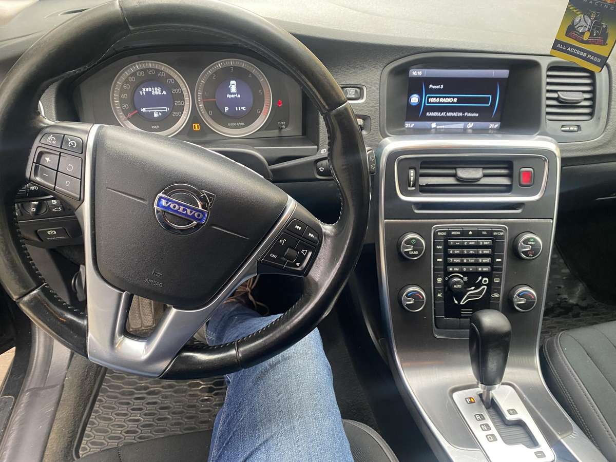 Volvo V60 2011 — photo 31