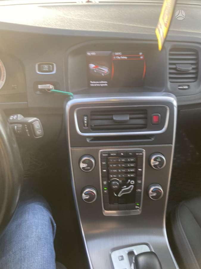 Volvo V60 2011 — photo 32