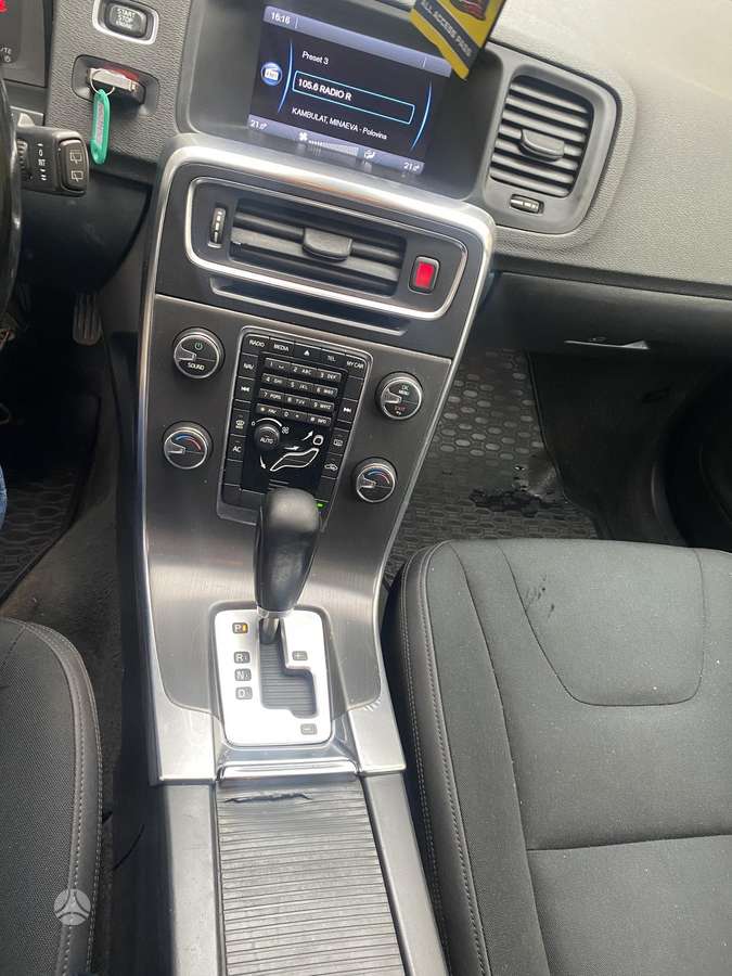 Volvo V60 2011 — photo 33