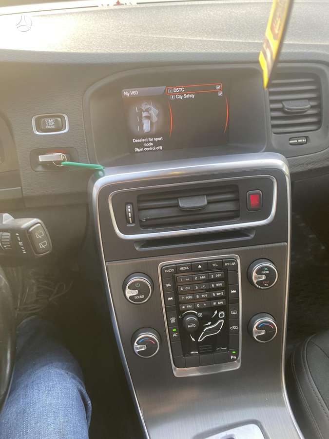 Volvo V60 2011 — photo 34
