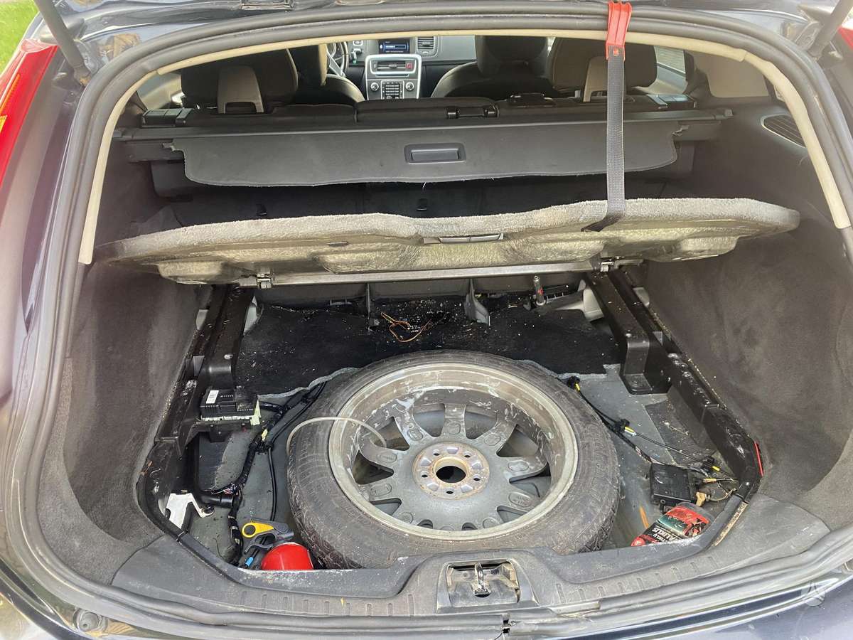 Volvo V60 2011 — photo 35