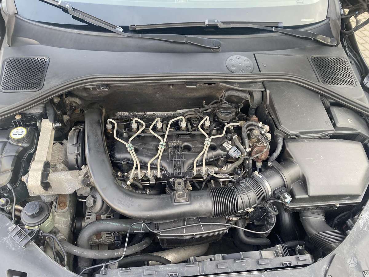 Volvo V60 2011 — photo 37