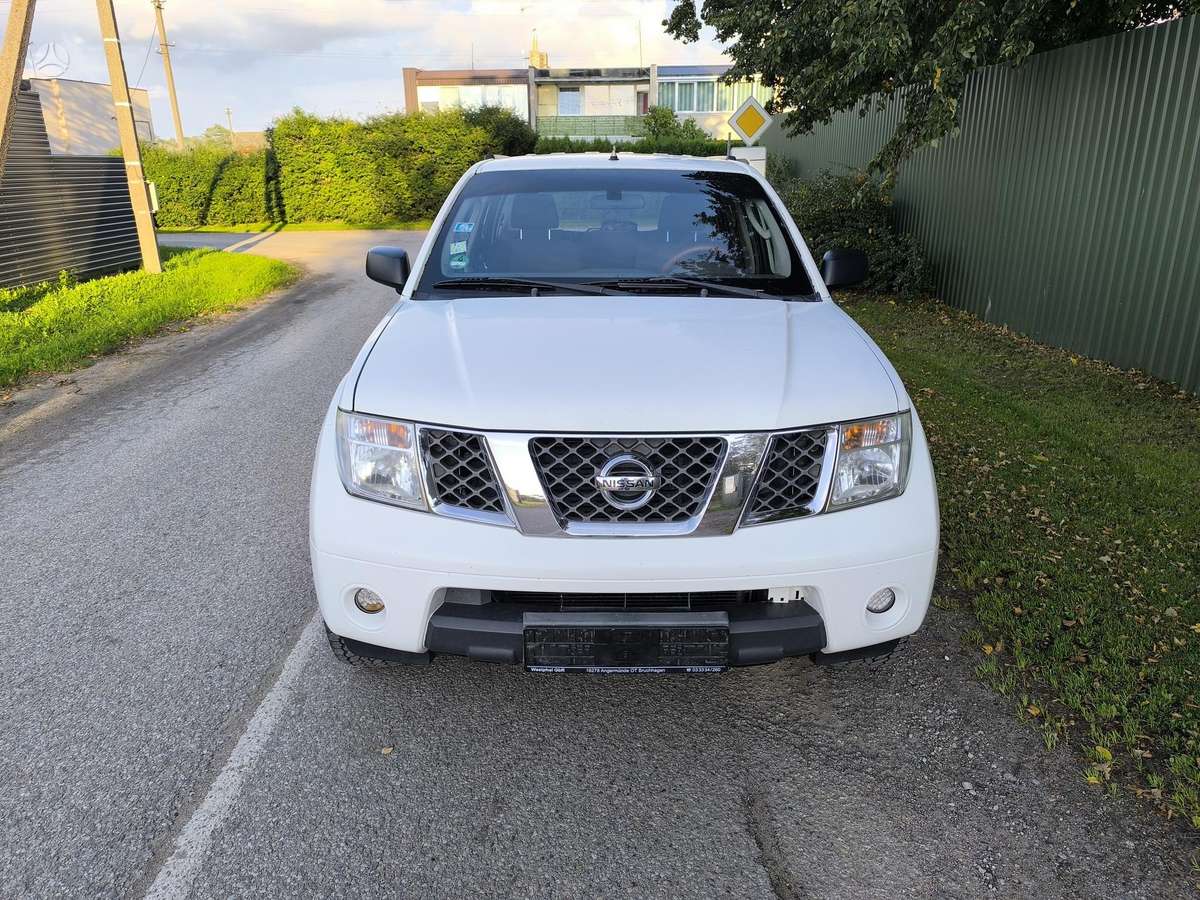 Nissan Pathfinder 2008 — вигляд ззаду
