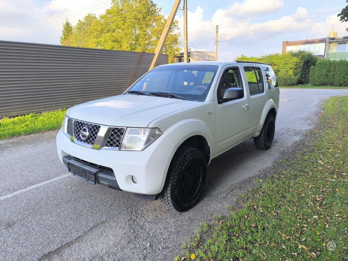 Nissan Pathfinder 2008 — салон
