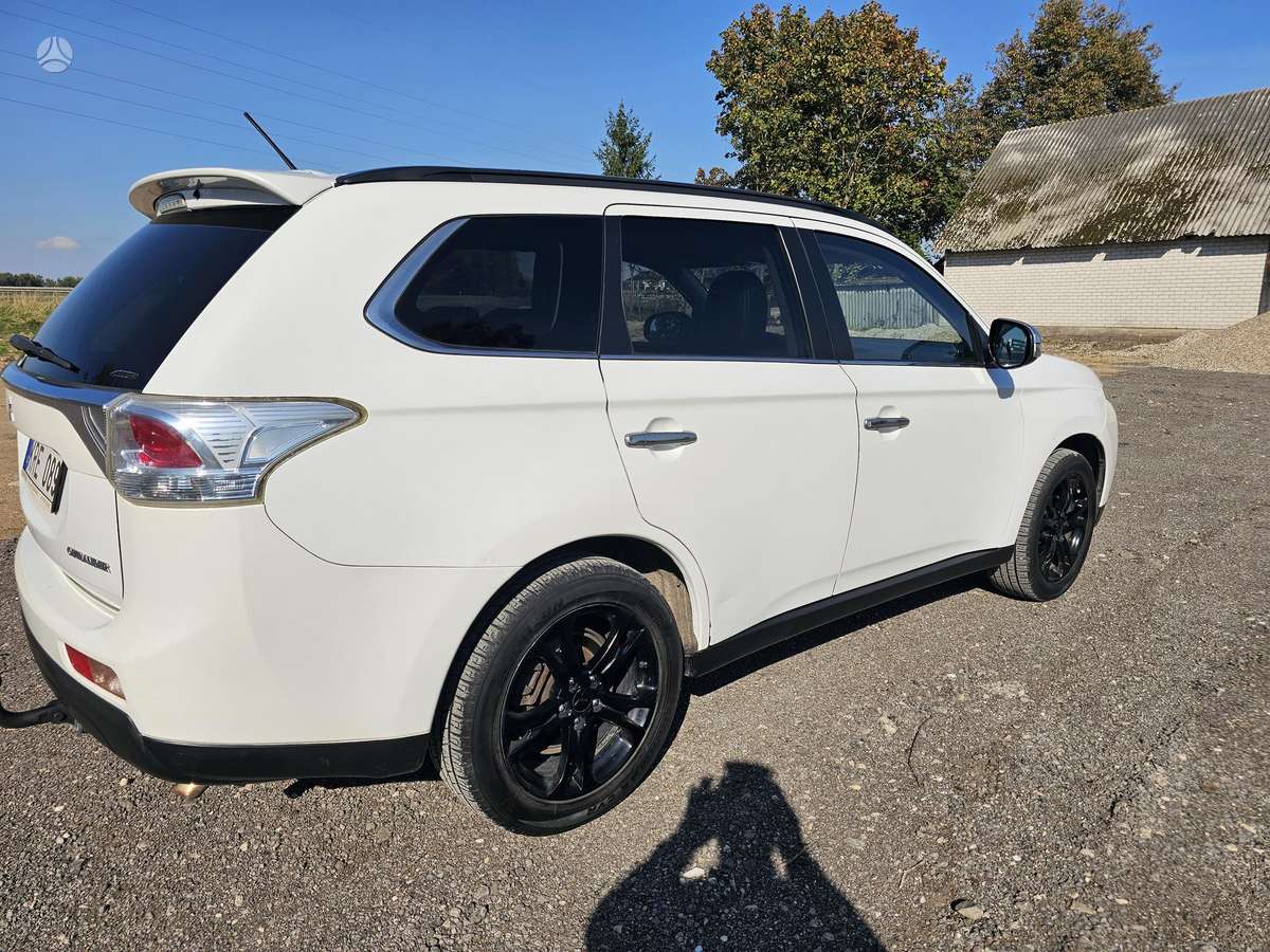 Mitsubishi Outlander 2015 — photo 17