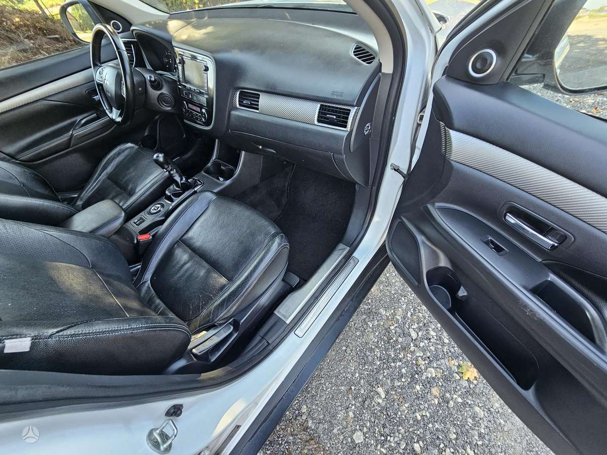Mitsubishi Outlander 2015 — photo 25