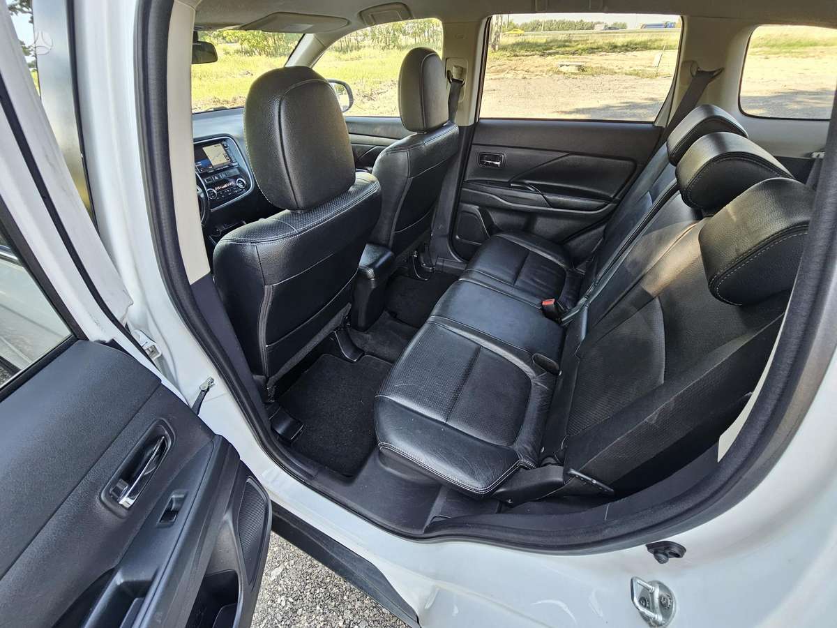 Mitsubishi Outlander 2015 — photo 28