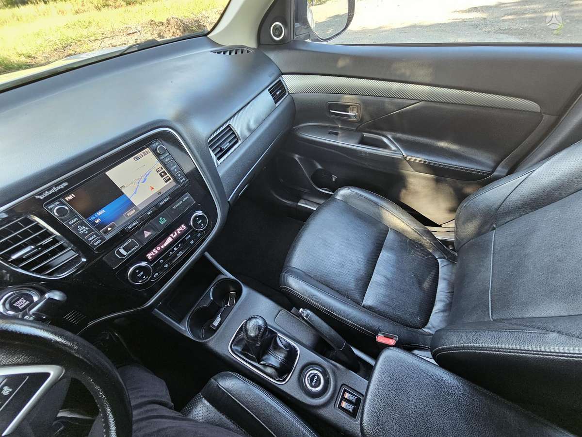 Mitsubishi Outlander 2015 — photo 29