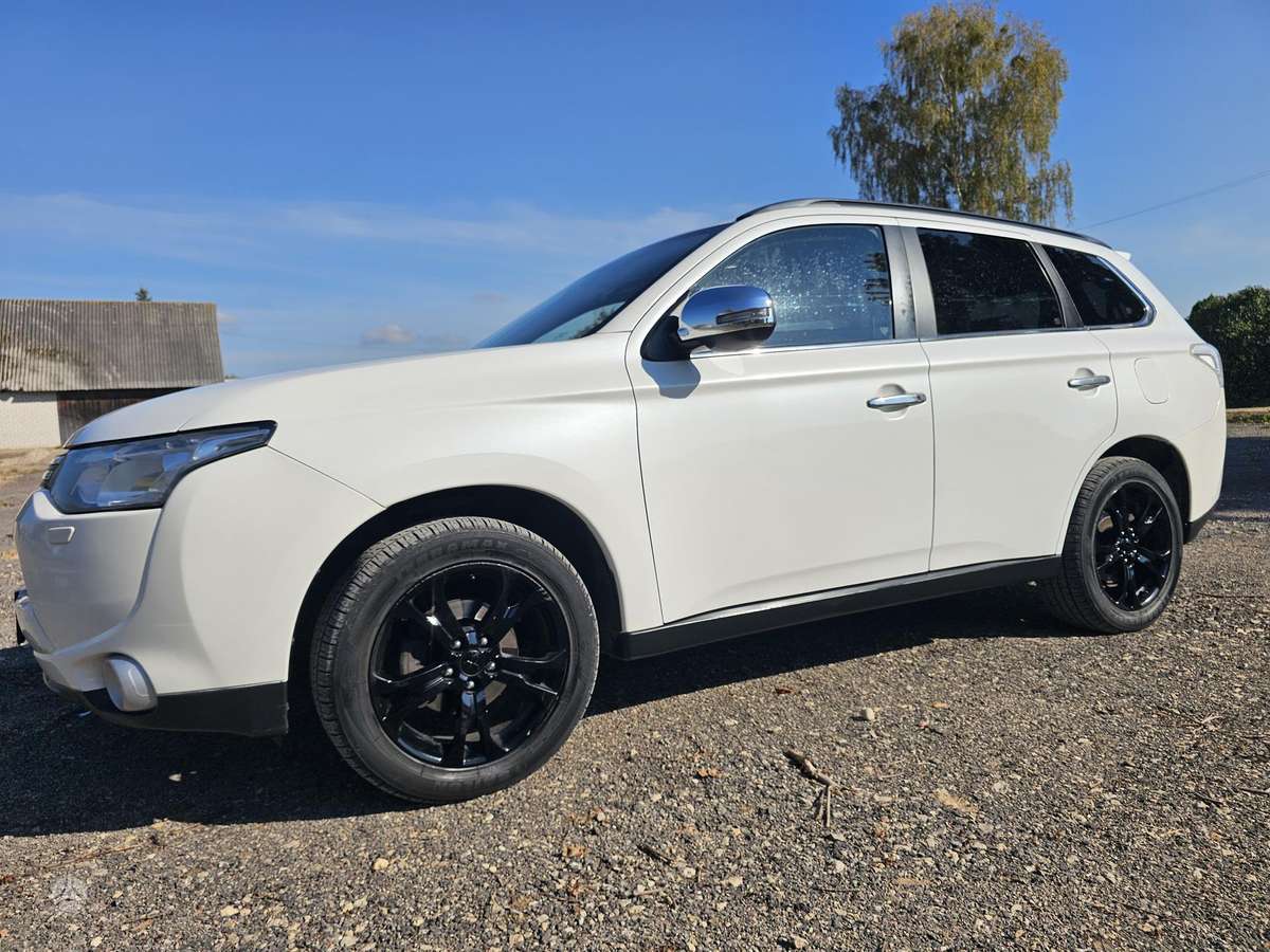 Mitsubishi Outlander 2015 — engine 2200 cm³, 150 HP (110kW)