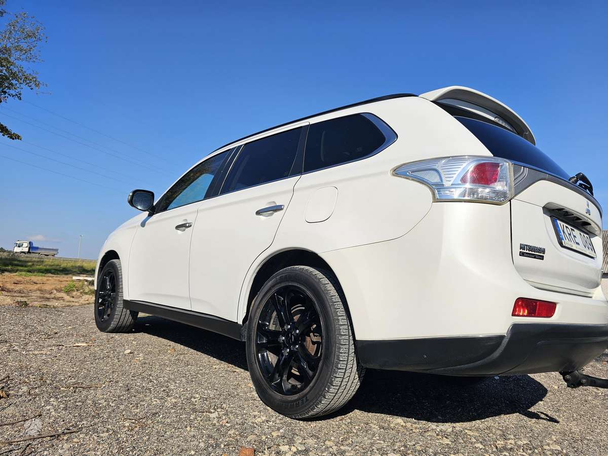 Mitsubishi Outlander 2015 — photo 8