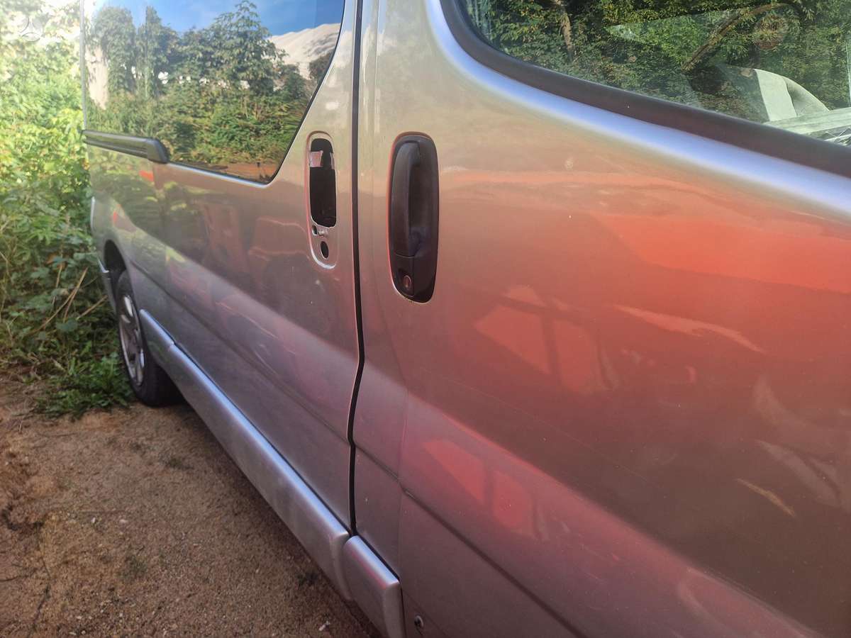 Opel Vivaro 2006 — салон