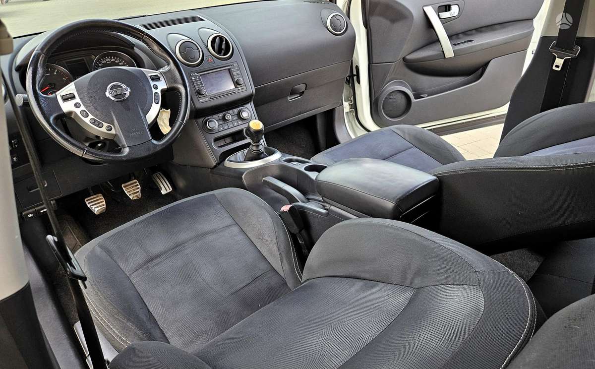 Nissan Qashqai 2011 — photo 10