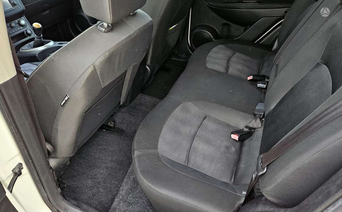 Nissan Qashqai 2011 — photo 12