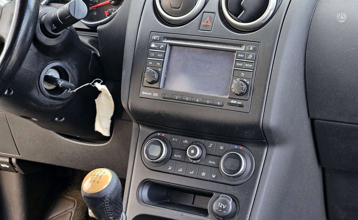 Nissan Qashqai 2011 — photo 9