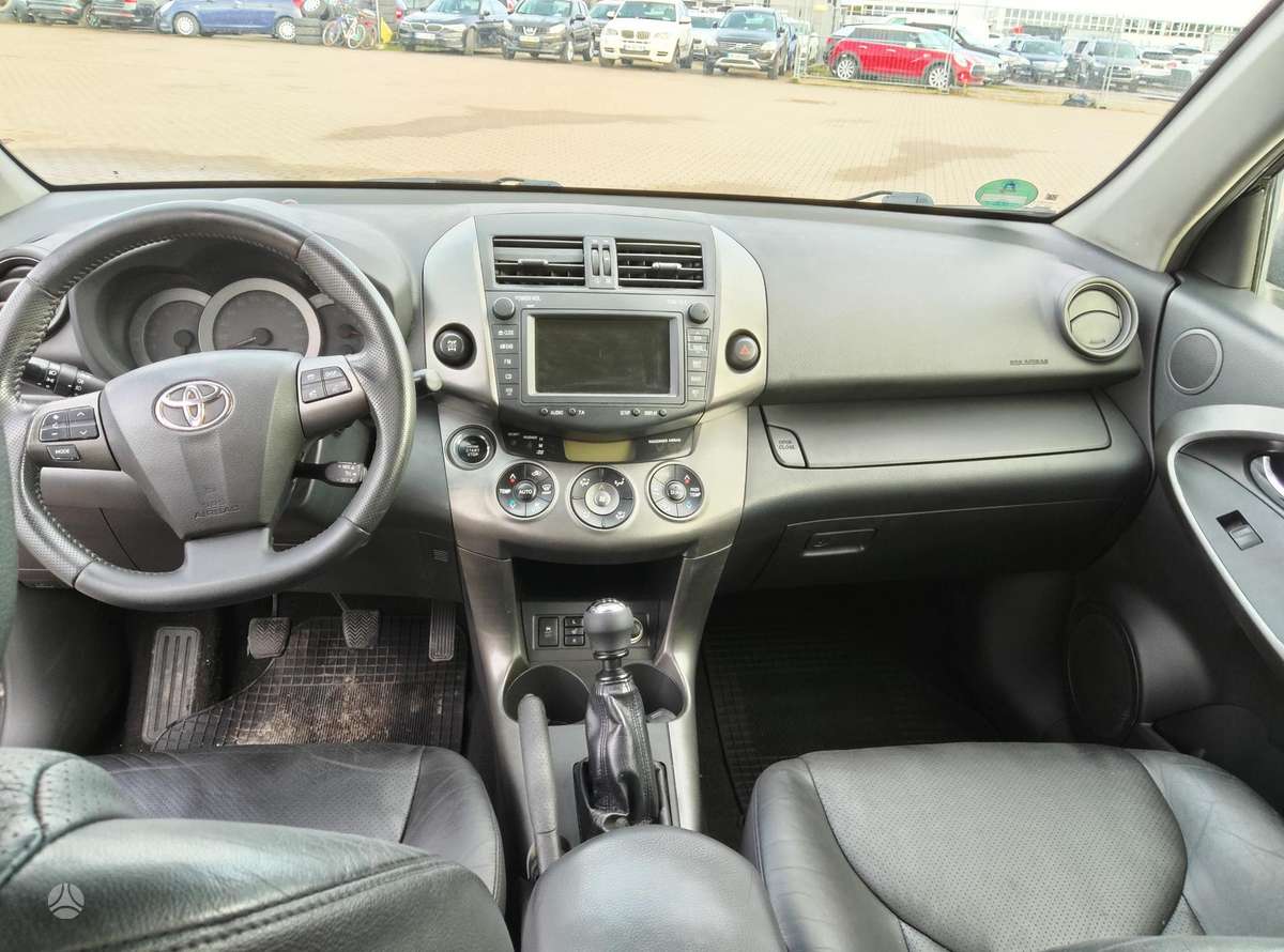 Toyota RAV4 2010 — фото 14