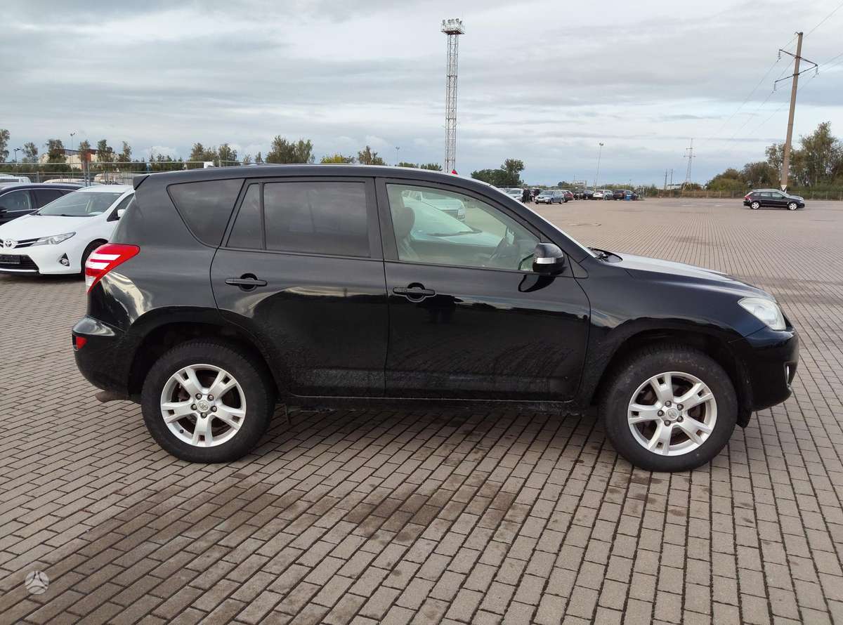 Toyota RAV4 2010 — двигун 1998 cm³, 158 HP (116kW)