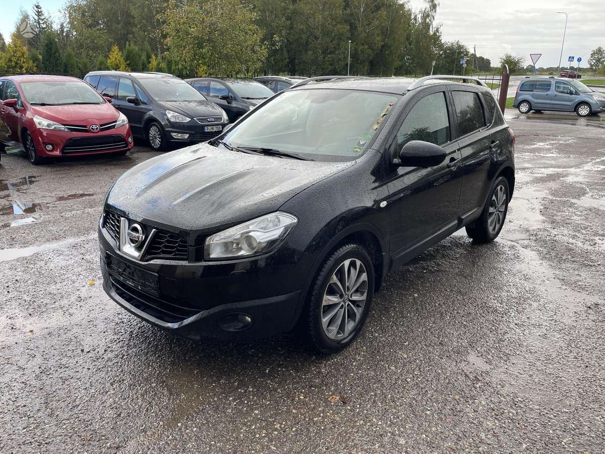 Nissan Qashqai 2013 — rear view