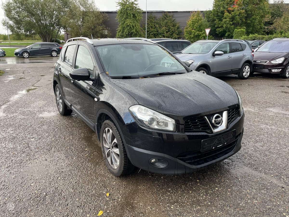 Nissan Qashqai 2013 — interior