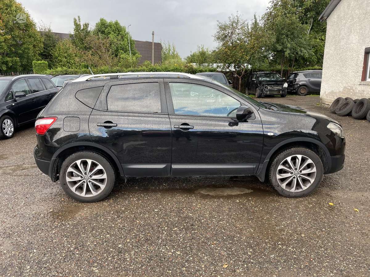 Nissan Qashqai 2013 — engine 1500 cm³, 110 HP (81kW)