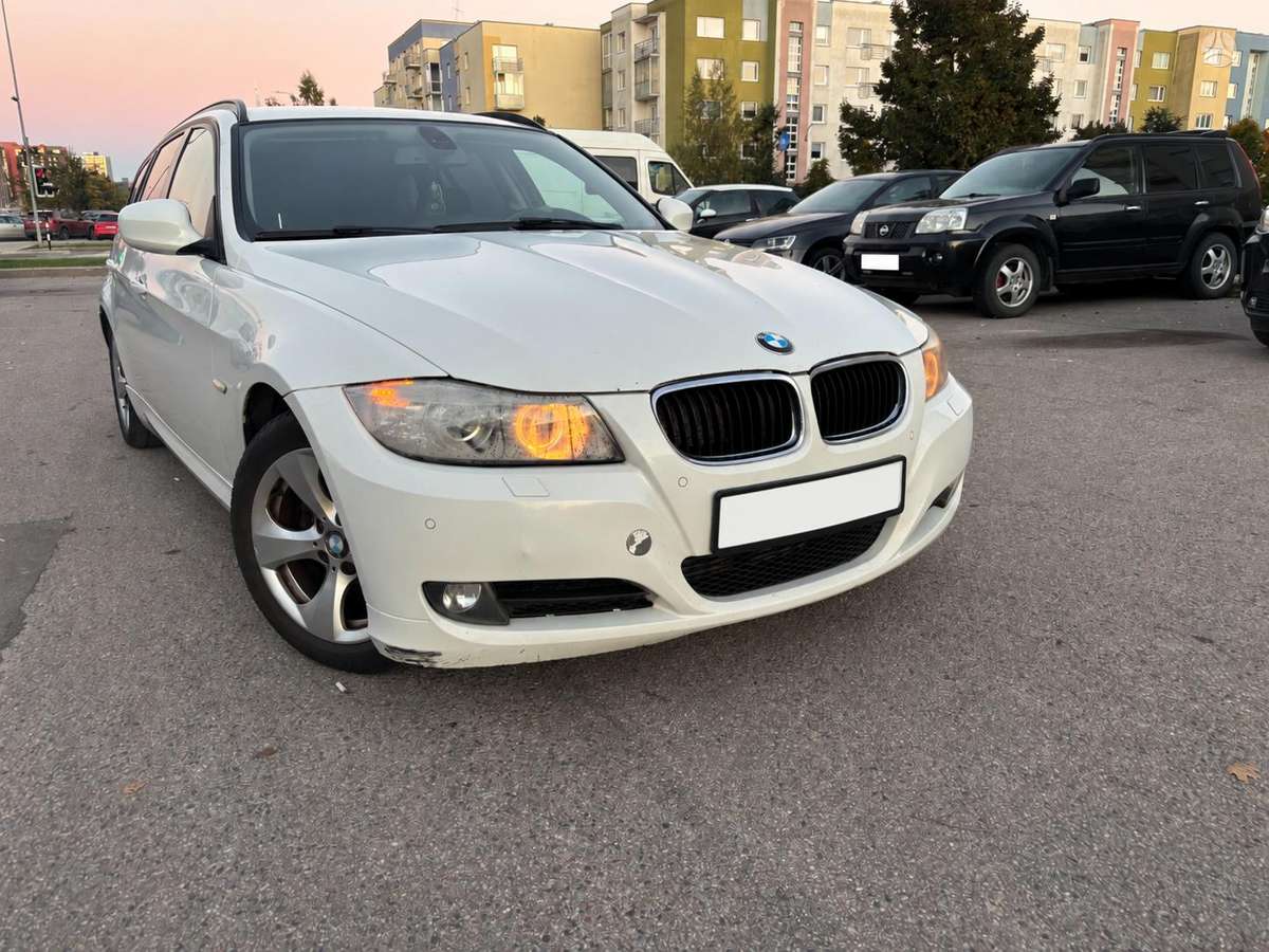 BMW 316 2011 — rear view