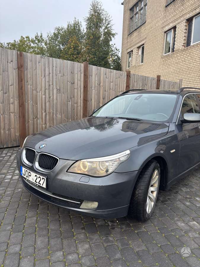 BMW 520 2008 — вигляд ззаду