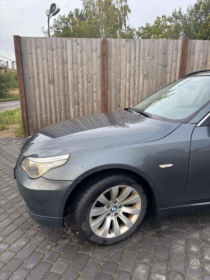 BMW 520 2008 — салон