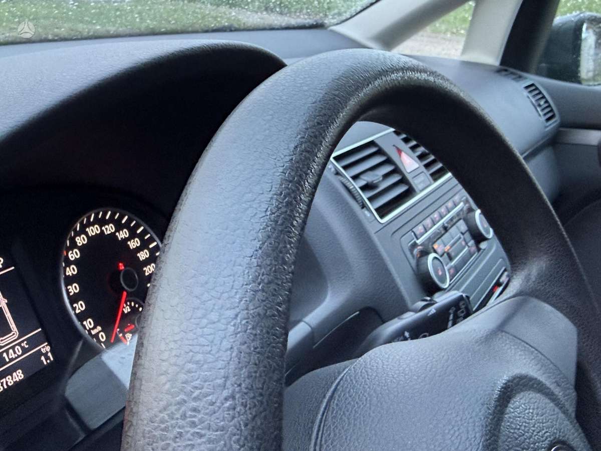 Volkswagen Touran 2011 — photo 10