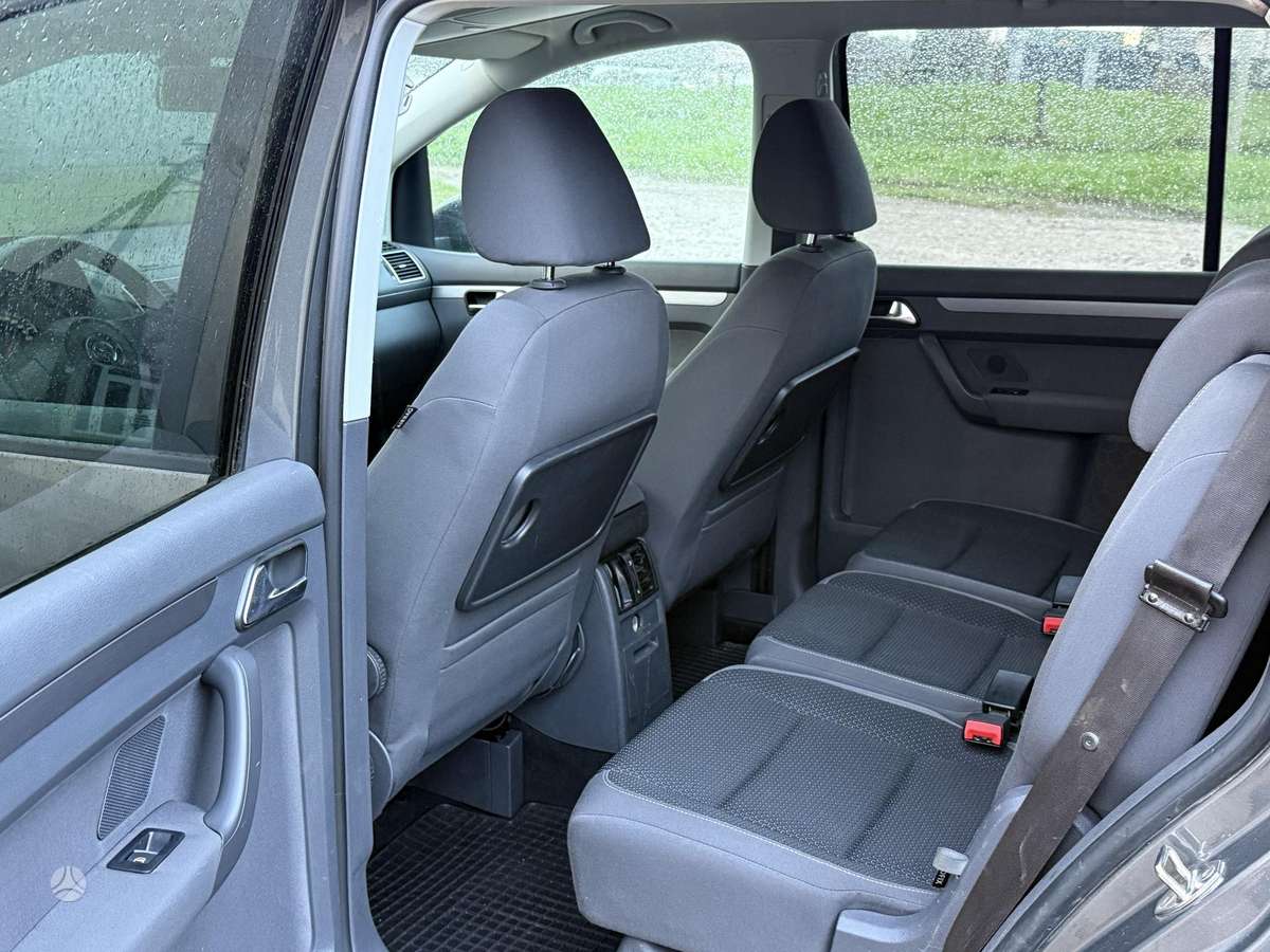 Volkswagen Touran 2011 — photo 11
