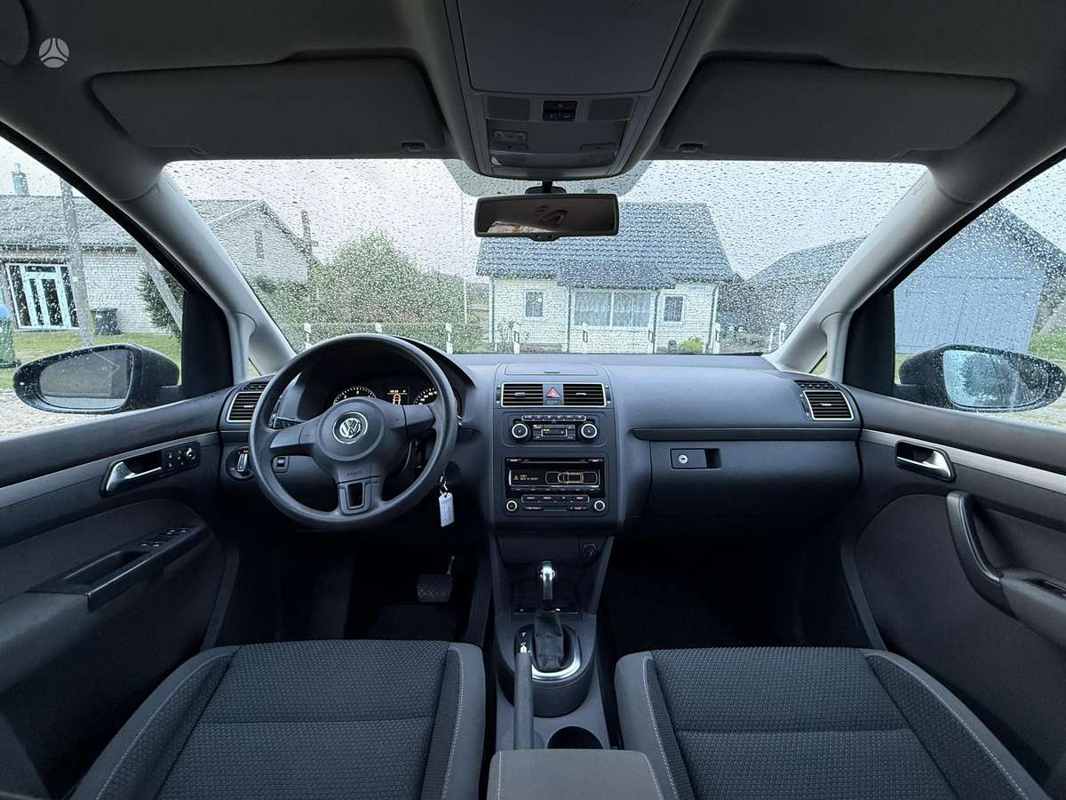 Volkswagen Touran 2011 — photo 12