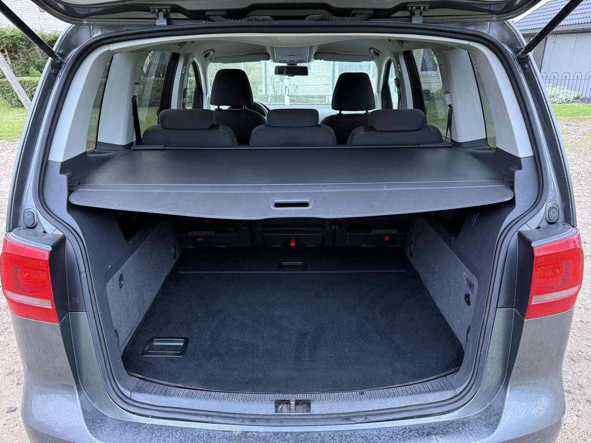 Volkswagen Touran 2011 — photo 13
