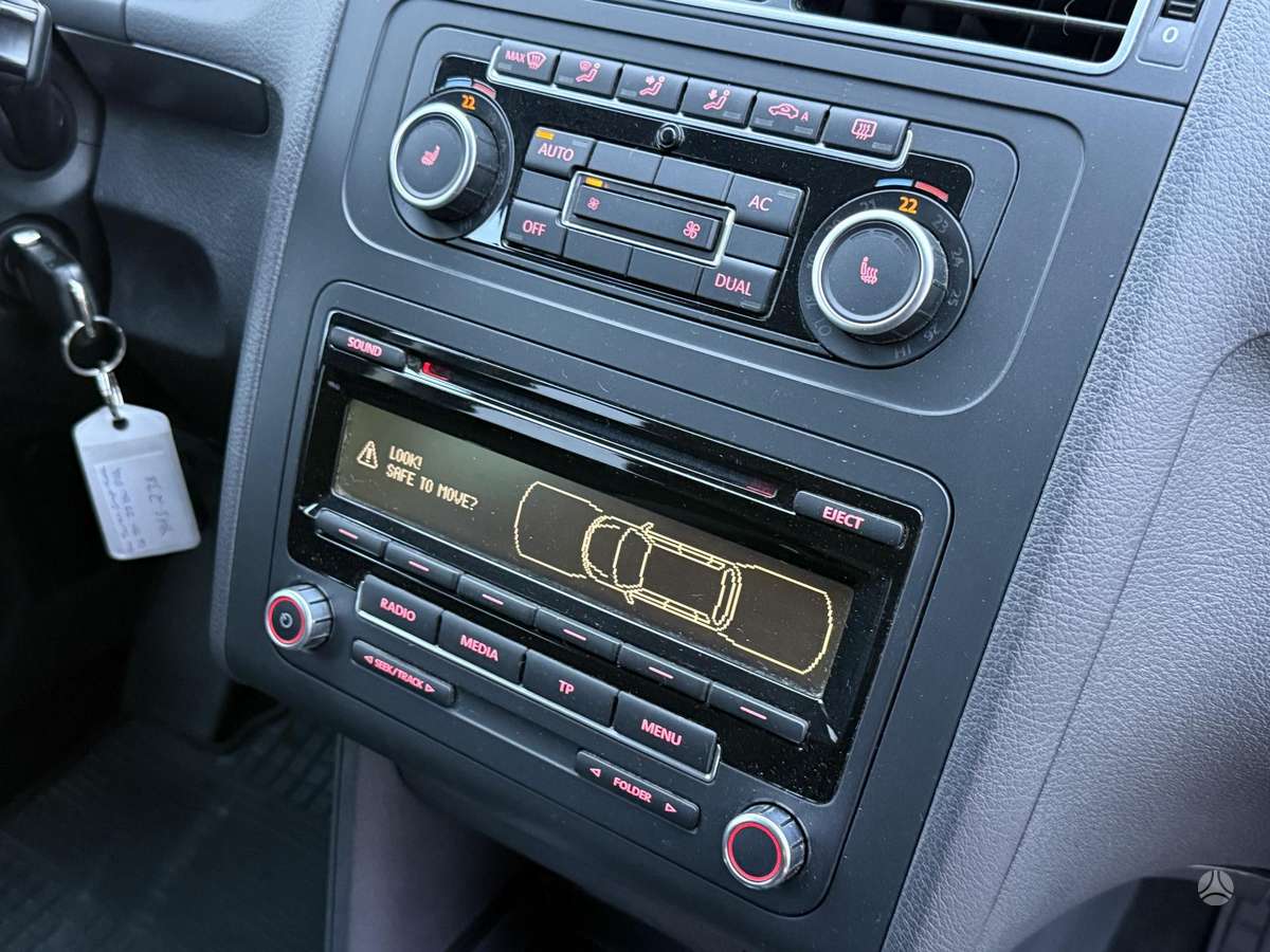Volkswagen Touran 2011 — photo 17