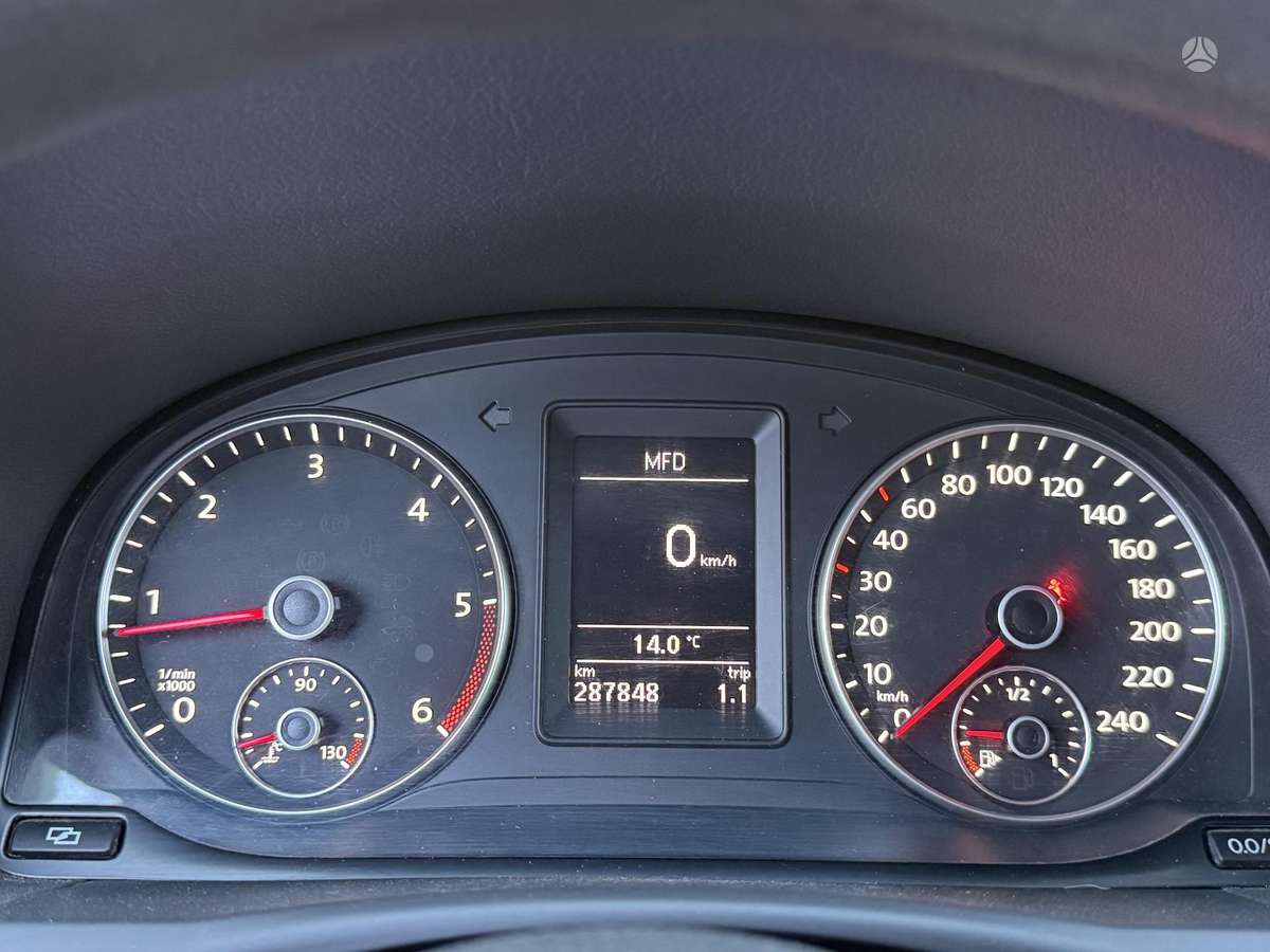 Volkswagen Touran 2011 — photo 18