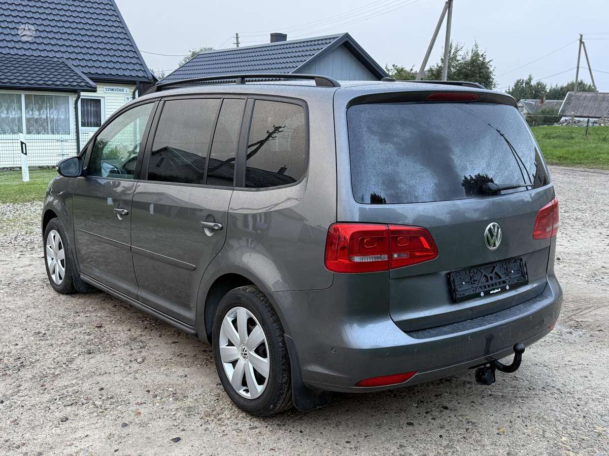 Volkswagen Touran 2011 — engine 1598 cm³, 105 HP (77kW)