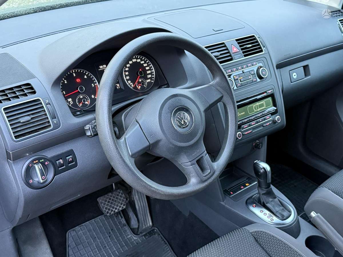 Volkswagen Touran 2011 — photo 9