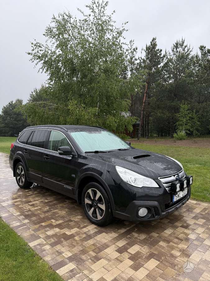 Subaru Outback 2014 — interior