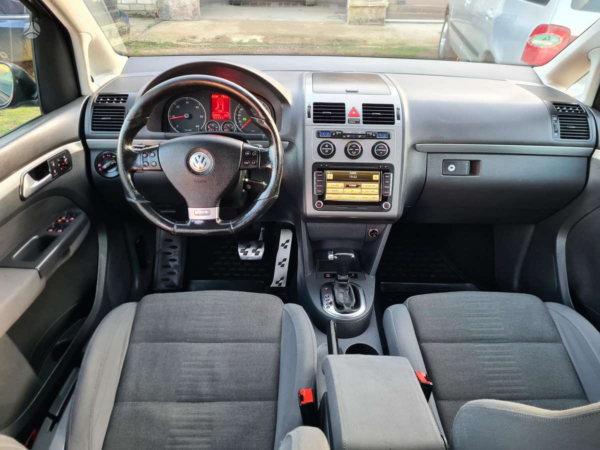Volkswagen Touran 2009 — photo 11