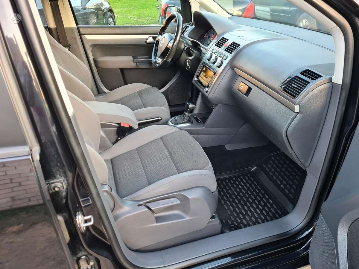 Volkswagen Touran 2009 — photo 15