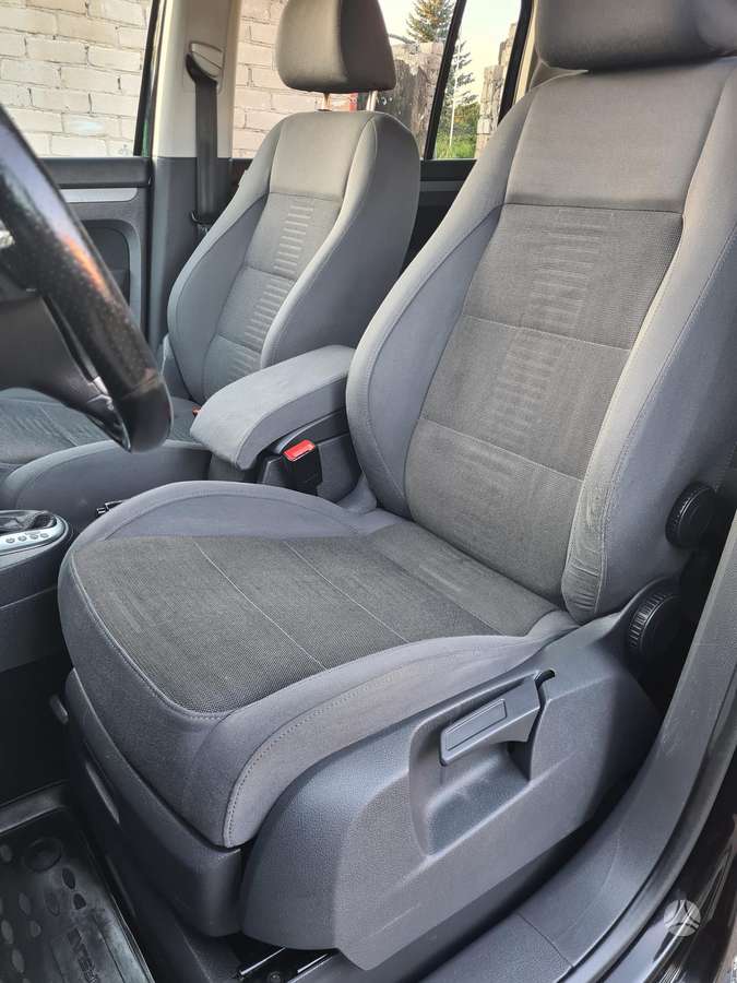 Volkswagen Touran 2009 — photo 16