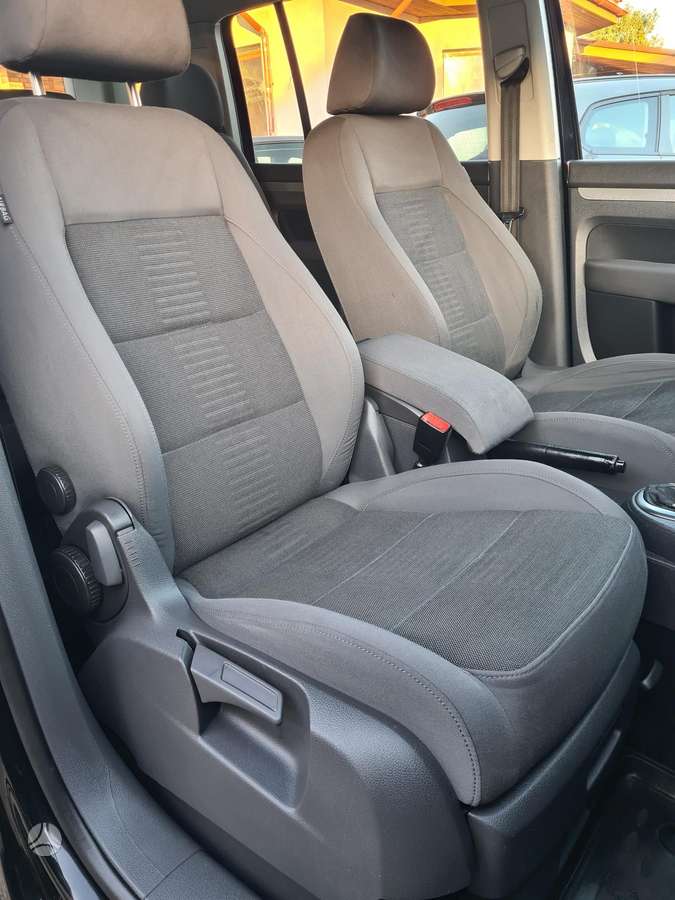 Volkswagen Touran 2009 — photo 17