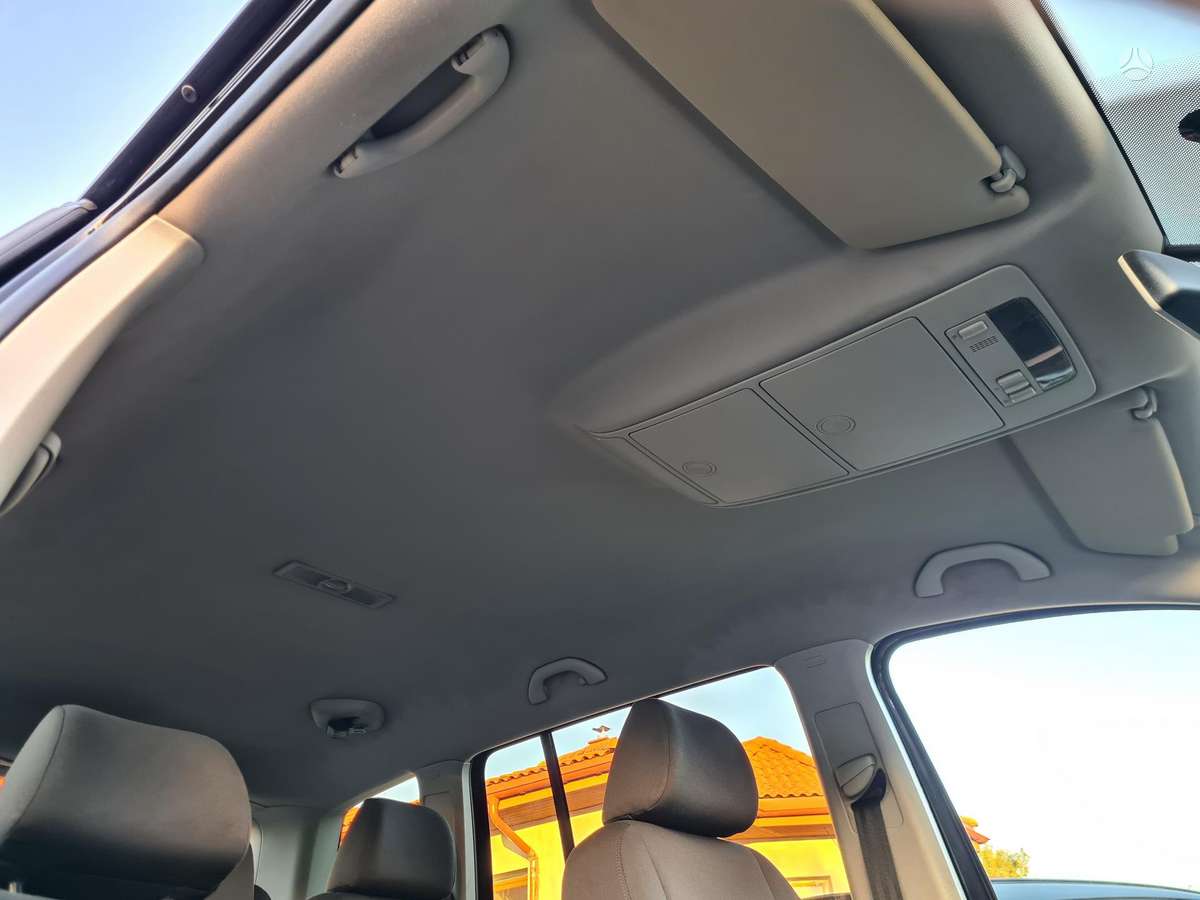 Volkswagen Touran 2009 — photo 19