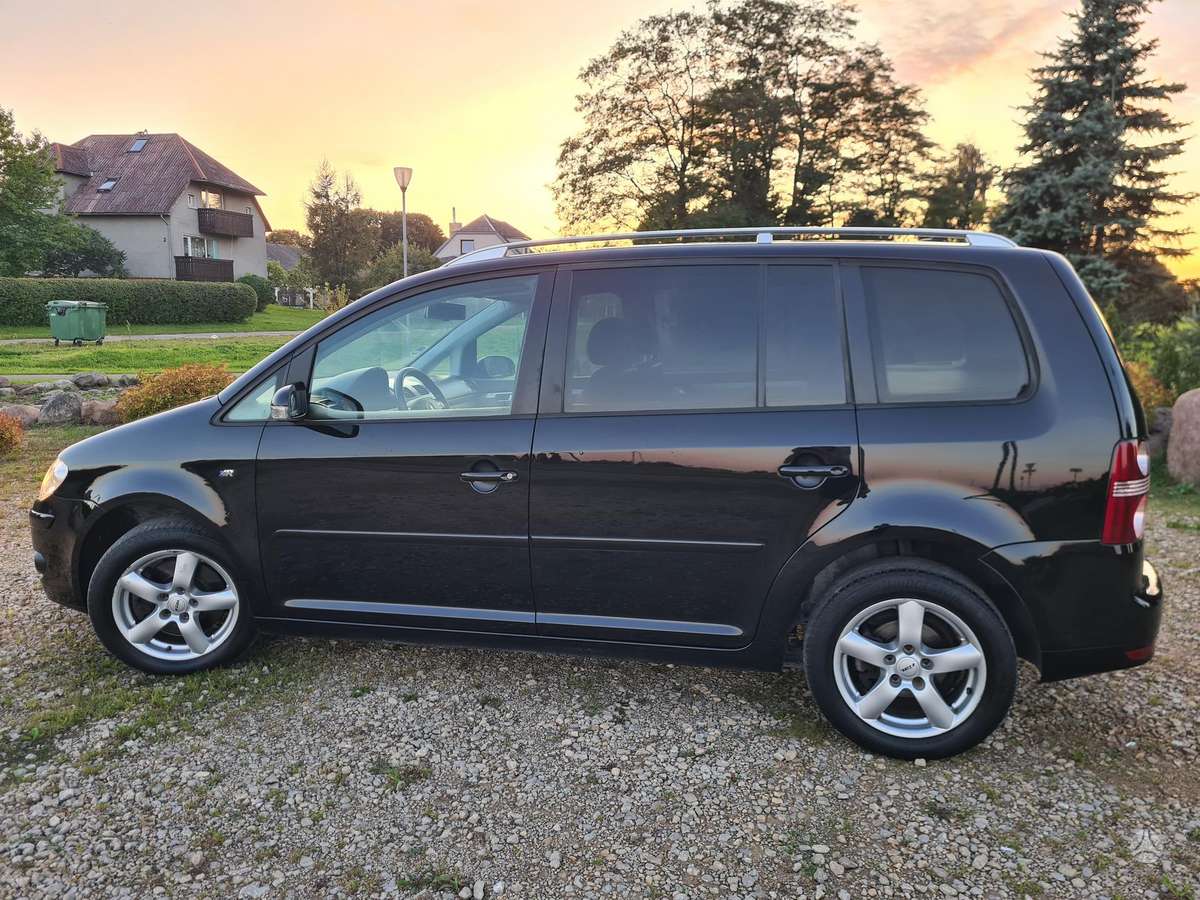 Volkswagen Touran 2009 — engine 1968 cm³, 170 HP (125kW)